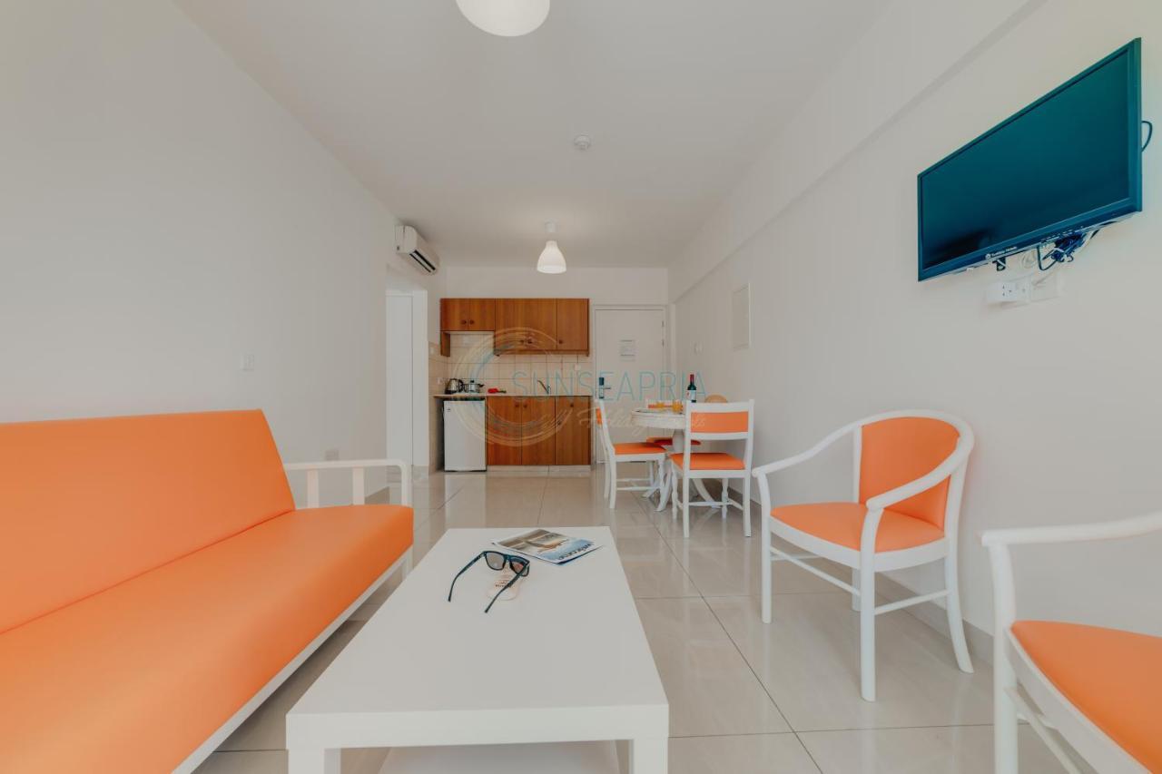 Christos Napa Apartments ไอยานาปา ภายนอก รูปภาพ