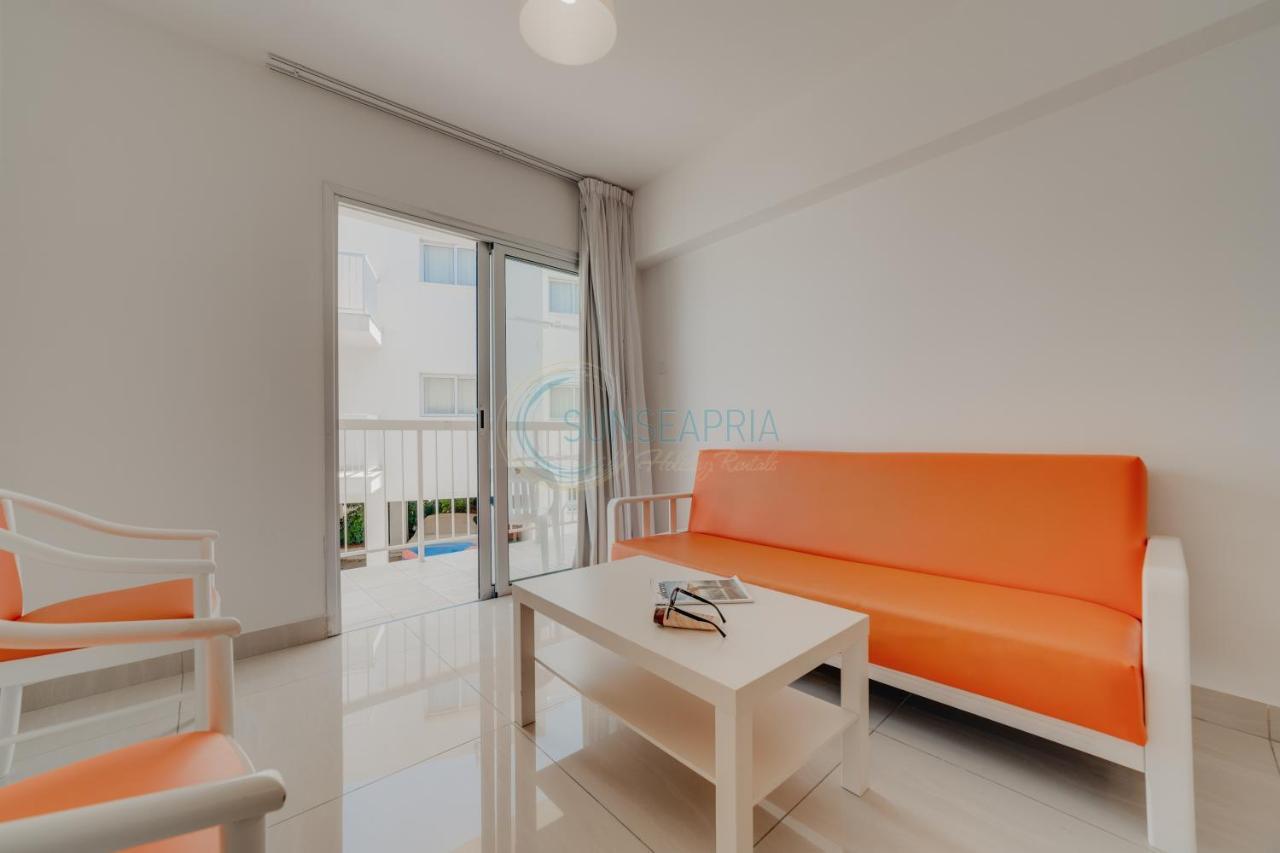 Christos Napa Apartments ไอยานาปา ภายนอก รูปภาพ