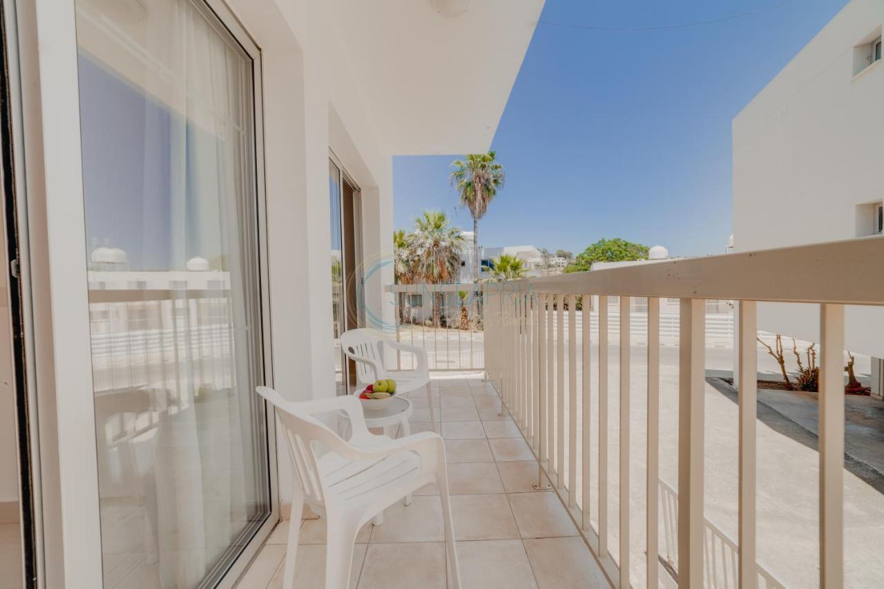 Christos Napa Apartments ไอยานาปา ภายนอก รูปภาพ
