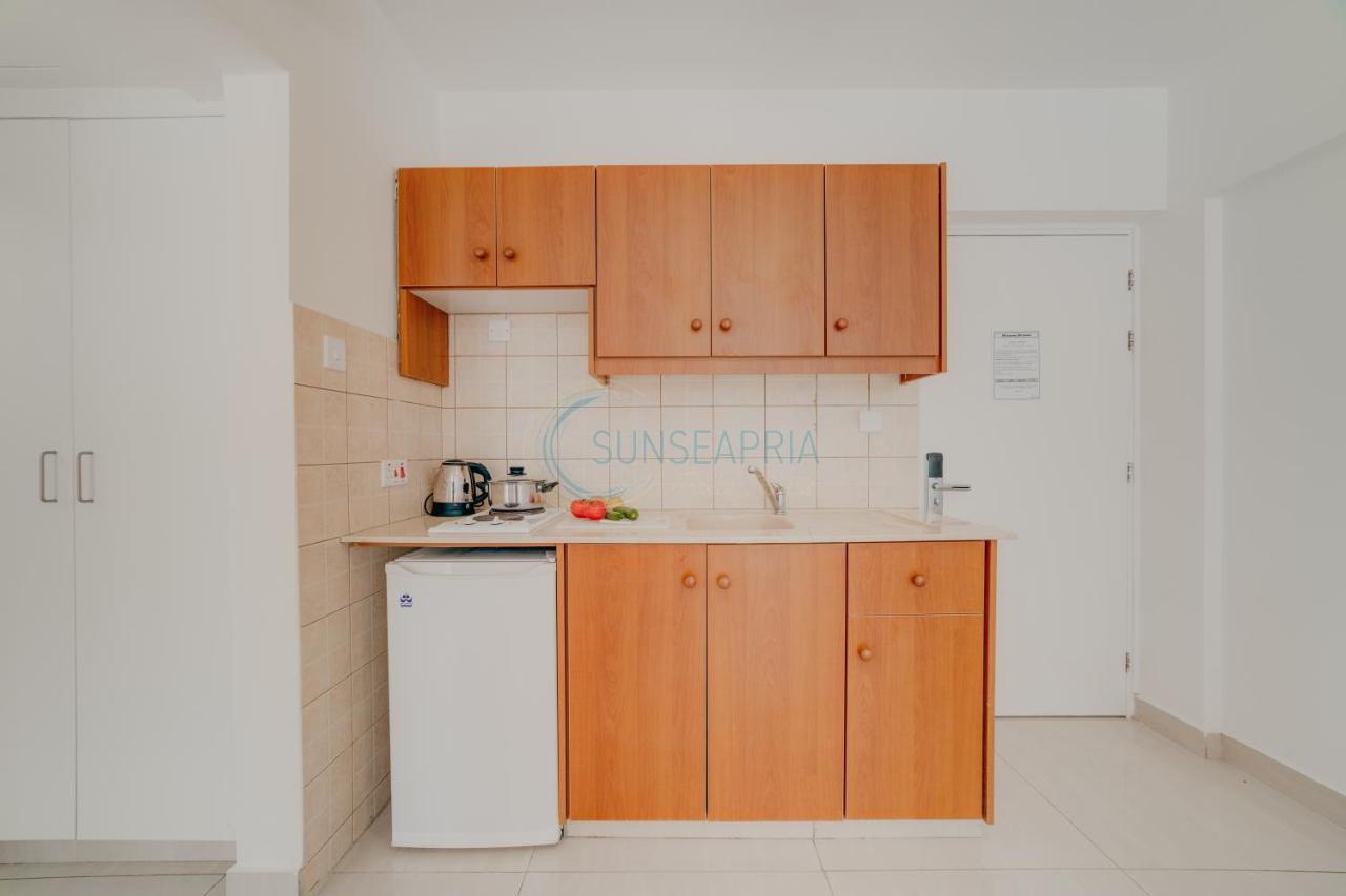 Christos Napa Apartments ไอยานาปา ภายนอก รูปภาพ